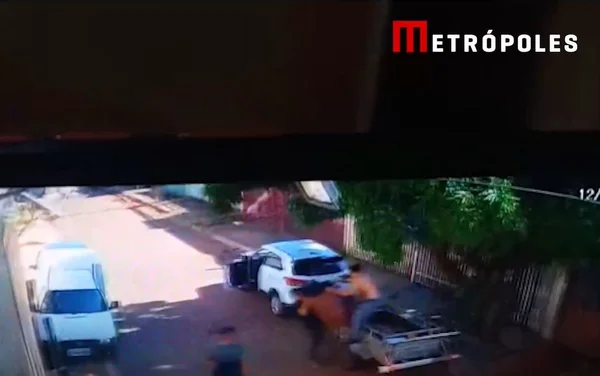 Imagem colorida de caso em que funcionário é torturado e estuprado por patrão após roubar furadeira
