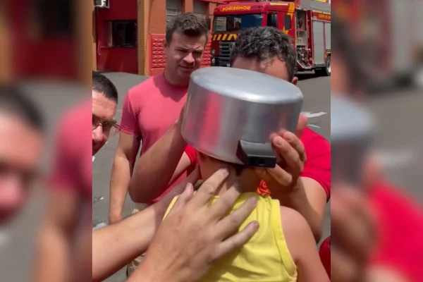 “Menino Maluquinho” de 2 anos prende cabeça em panela de pressão. Veja