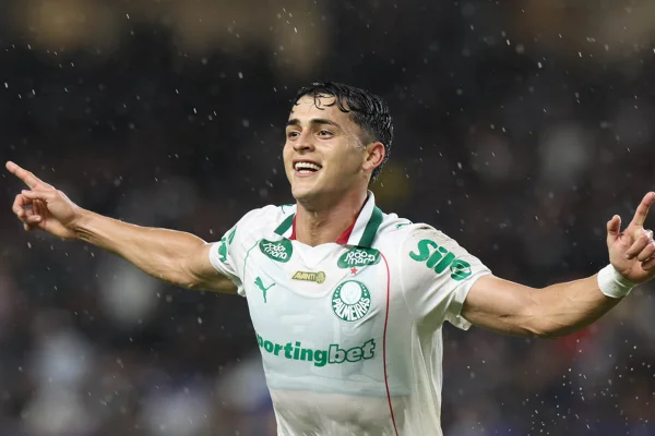 Palmeiras goleia o Vitória por 4 x 0 em jogo marcado por polêmicas