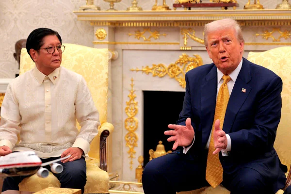 Imagem colorida de Trump e presidente das Filipinas - Metrópoles