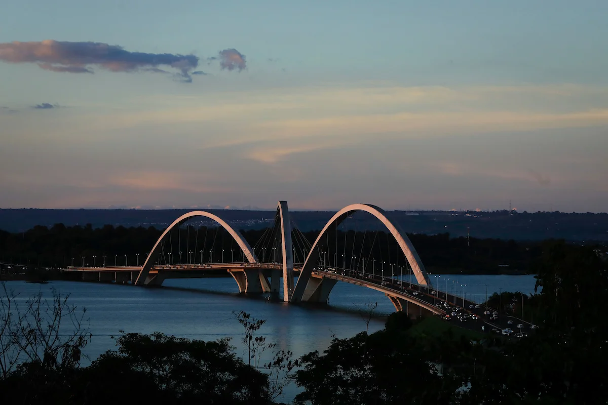 Ponte JK: faixas reversas começam a funcionar nesta quarta-feira (21/10)