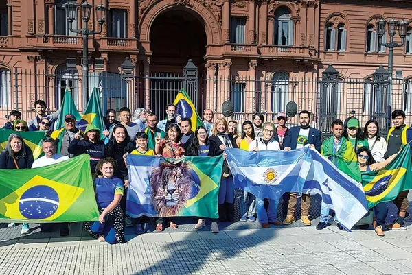 Protesto dos bolsonaristas em frente a Casa Rosada, em 2023.