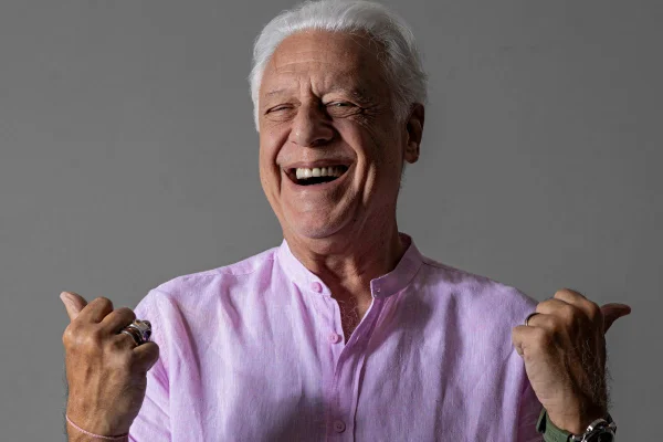 Apaixonado por teatro, Antonio Fagundes estreia como diretor da peça Sete Minutos, escrita e protagonizada por ele em 2002 - Metrópoles