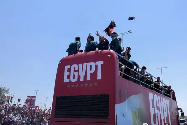 Após campanha histórica na Copa, Egito é recebido com festa no país