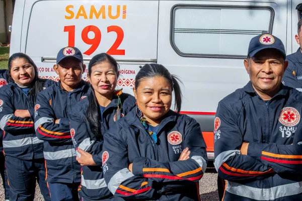 Imagem colorida de profissionais do Samu Indígena, lançado pelo Ministério da Saúde em Dourados (MS) - Metrópoles