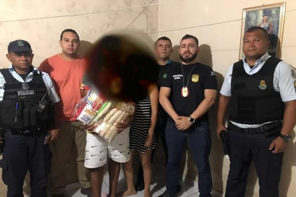 Homem ganha cesta básica após furtar salgados para alimentar família