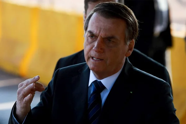 Bolsonaro posta que empresas deixarão Argentina e depois apaga