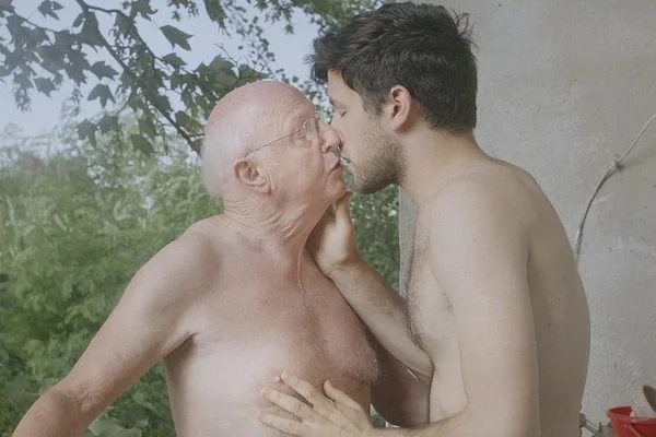 Fotógrafo usa modelos idosos e reflete sexualidade na terceira idade