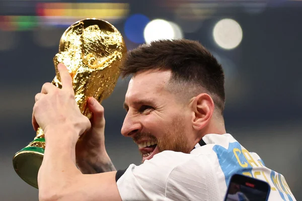Jornal da Inglaterra elege Messi como o melhor do mundo em 2022