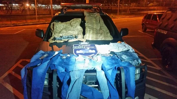 PM apreende menor acusada de furtar roupas em lojas de shopping no DF