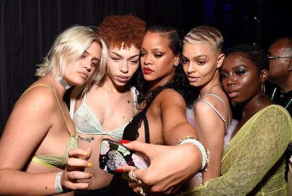 Rihanna lança marca de lingerie Savage X Fenty