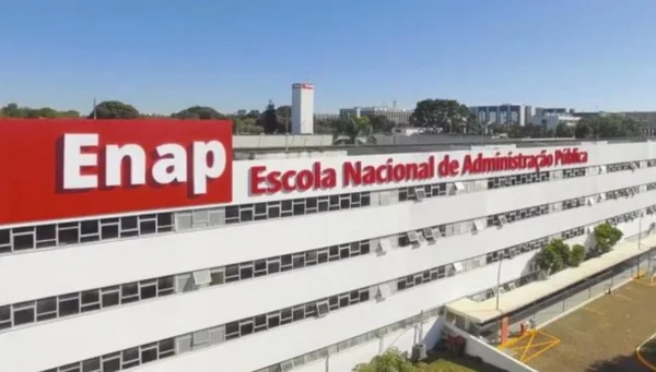 Sob Lula, Enap usa texto com “golpimpeachment” de Dilma