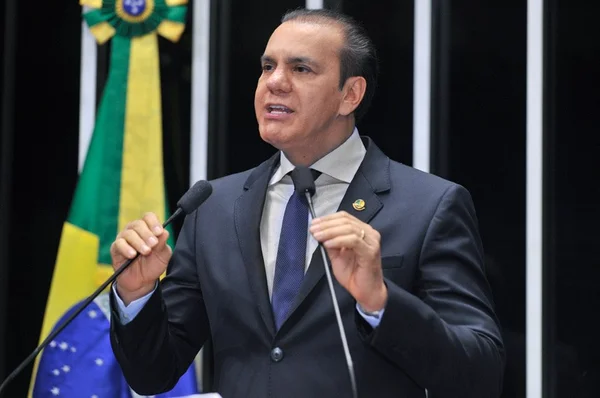 Após duas recusas, tucano Ataídes Oliveira assume relatoria de processo de Delcídio no Conselho