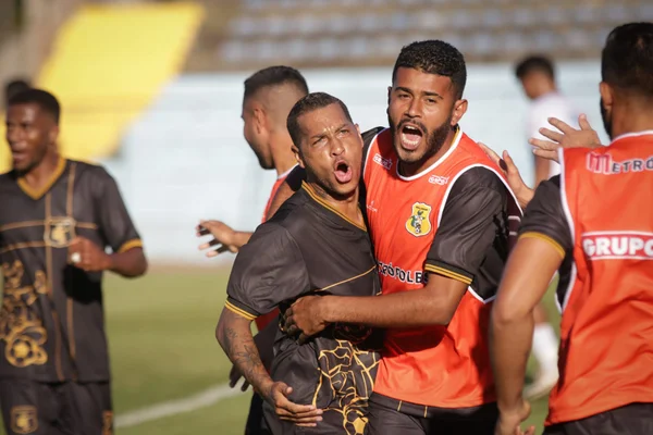 Com show de Luquinhas, Brasiliense vence o Jaraguá na Série D