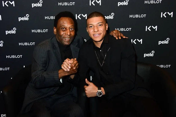 Kylian Mbappé manda mensagem de apoio a Pelé: “Ore pelo Rei”