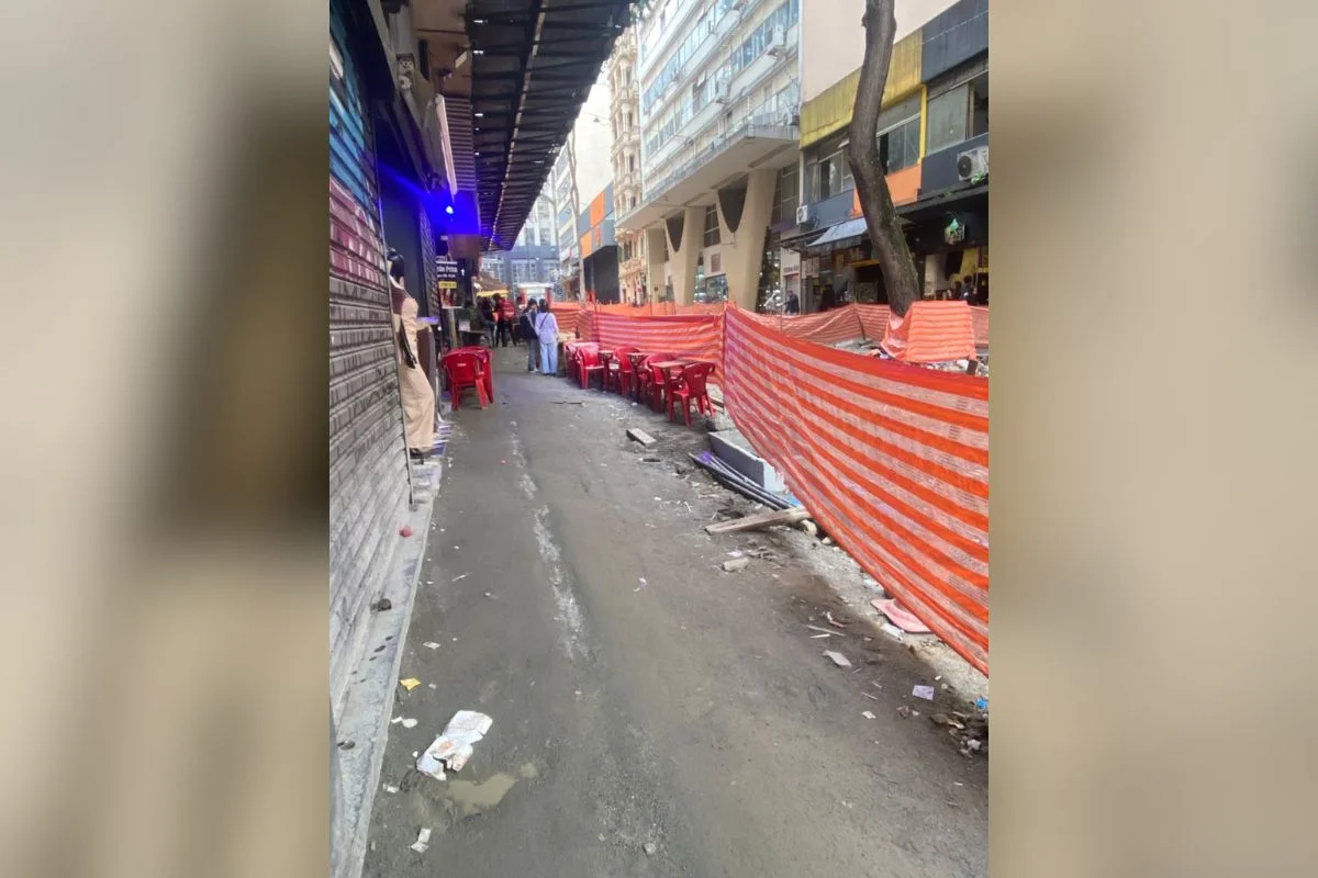Corredor liberado para passagem de pedestres na Rua Dom José de Barros, no Centro Corredor liberado para passagem de pedestres na Rua Dom José de Barros, no Centro
