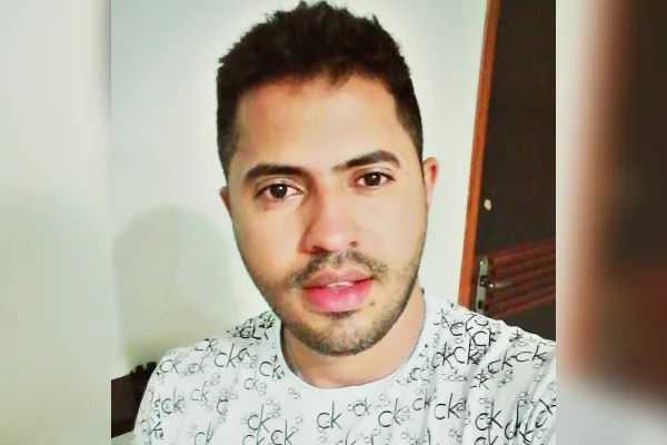 Deputado exonera assessor acusado de exigir sexo da ex para ver filhos