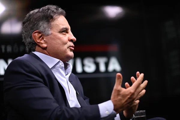 O Deputado Federal Aécio Neves concede entrevista no estúdio do Metrópoles 8