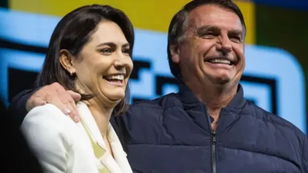 Guerra por espólio acelera o derretimento da família Bolsonaro