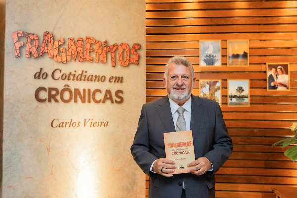 Carlos Vieira, presidente da Caixa, lança primeiro livro de crônicas