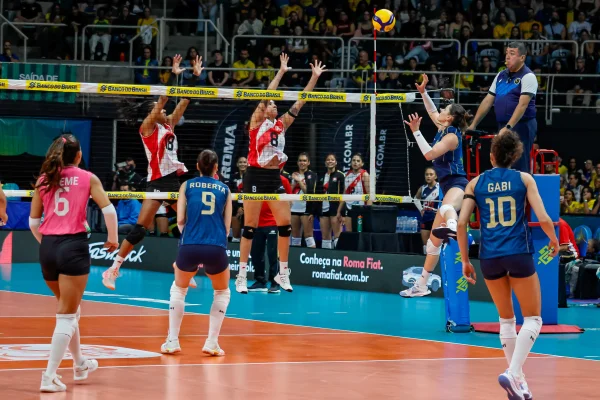 Brasil x Peru pelo Sul-Americano de Vôlei