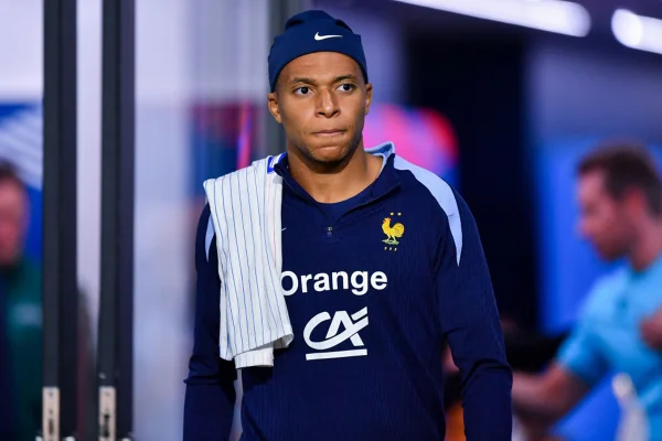 Imagem colorida de Mbappé - Metrópoles