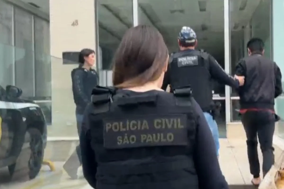 Professor de futsal é preso por crimes contra adolescentes na internet - imagem 3 Professor de futsal é preso por crimes contra adolescentes na internet - imagem 3