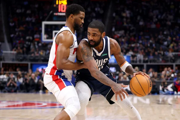 Imagem colorida de duelo entre Dallas Mavericks e Cleveland Cavaliers, pela NBA- Metrópoles