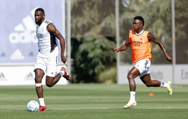 Rüdiger e Vini treinando
