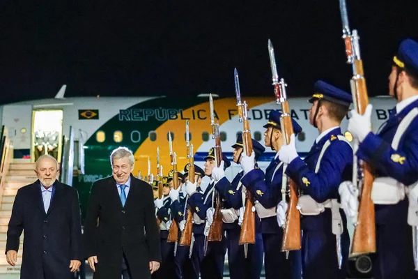 Lula chega ao Chile para visita de dois dias