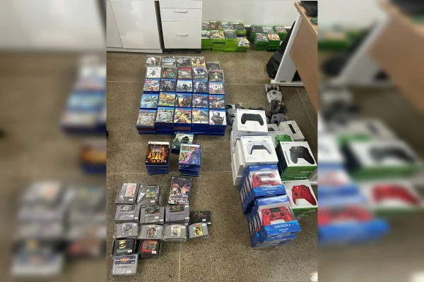 “Gang of Games” compra PS5, forja defeito e ameaça matar 50 clientes