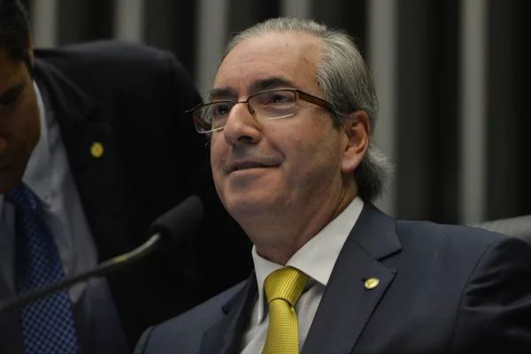 Cunha flexibiliza regras de hora extra para servidores da Câmara