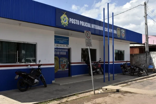 Briga no café da manhã termina com homem esfaqueado pelo chefe