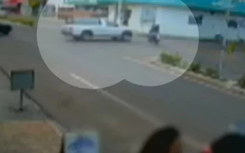 Motociclista morre após ser atingida por caminhonete da Enel em São Miguel do Araguaia, em Goiás