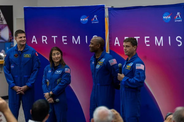 Os quatro astronautas da tripulação da Artemis II