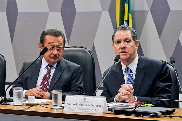 Senadores fazem acordo para acelerar depoimentos do impeachment