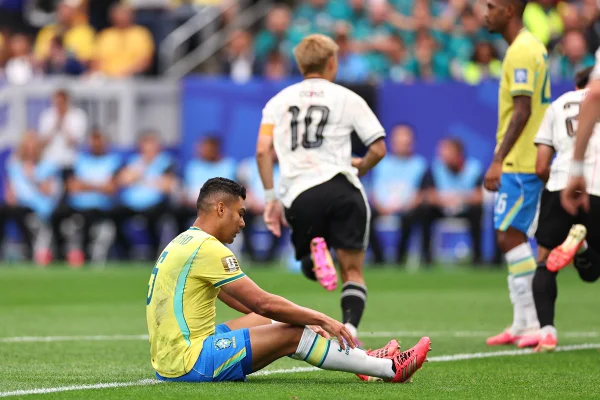 Atuação ruim de Casemiro no 1° tempo contra Japão vira meme na web