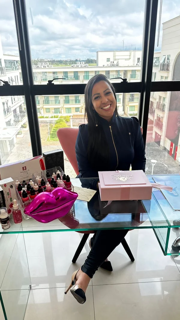 Após ser vista vendendo paçoca na rua, Sandra ganha curso de estética - destaque galeria Após ser vista vendendo paçoca na rua, Sandra ganha curso de estética - destaque galeria