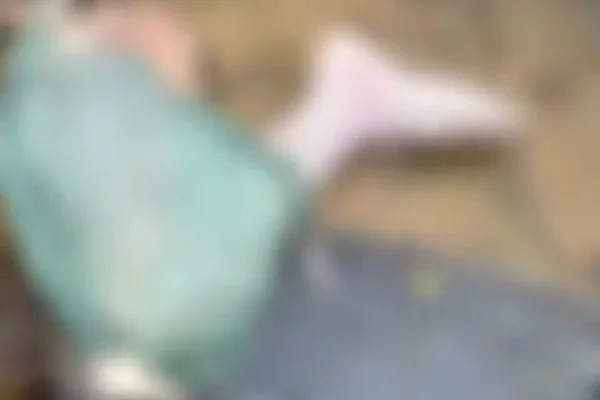 Mala com duas pernas humanas é encontrada boiando no mar