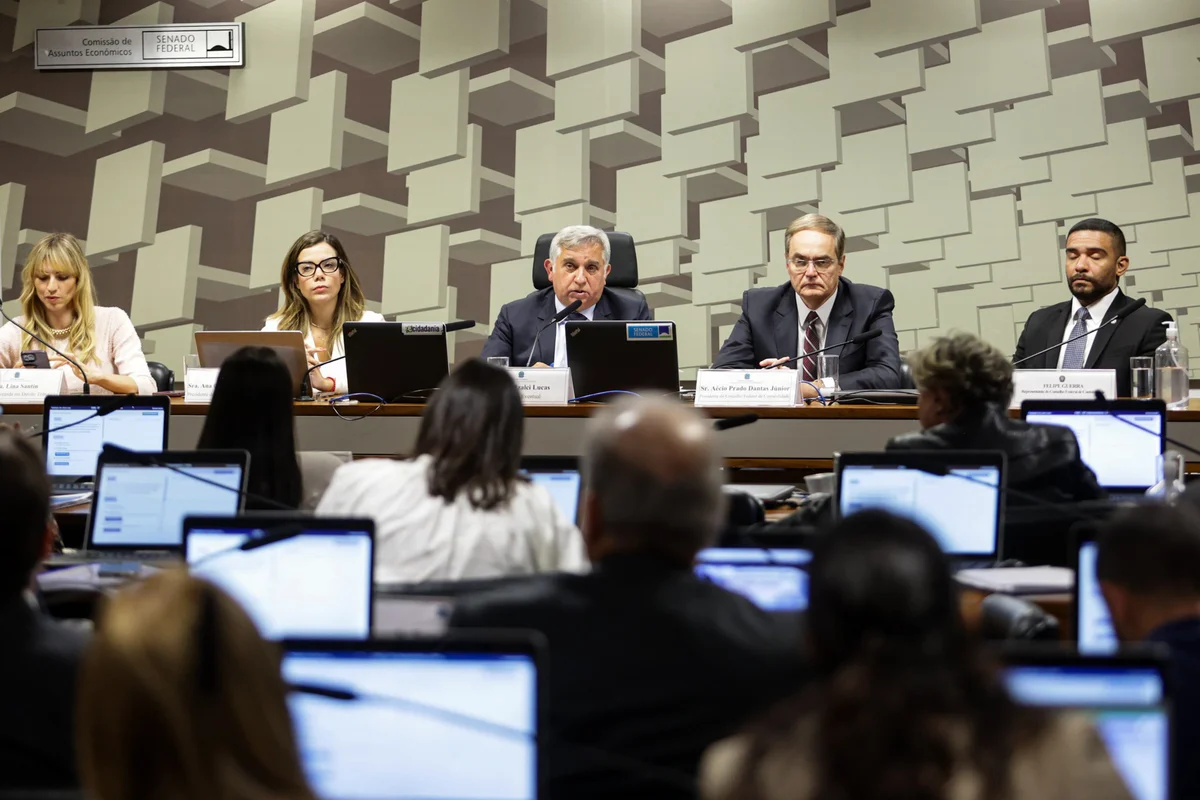 CAE aprova regra para presidente da CVM prestar contas ao Senado
