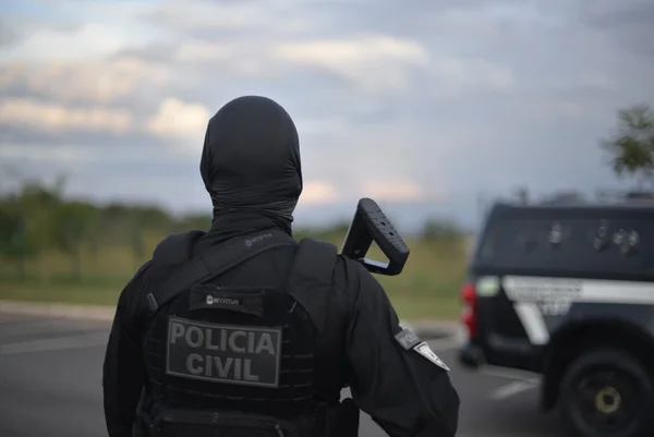 Líder de grupo criminoso é preso por forjar assaltos para ingressar em prisão com drogas no estômago