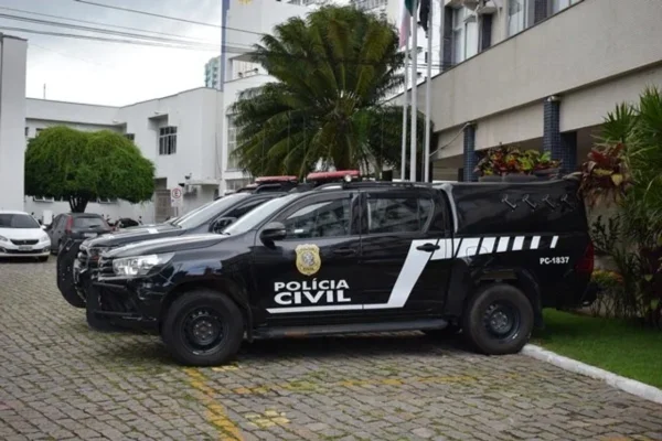Imagem colorida - Pastor é preso suspeito de estuprar 6 meninas após convites à piscina - Metrópoles