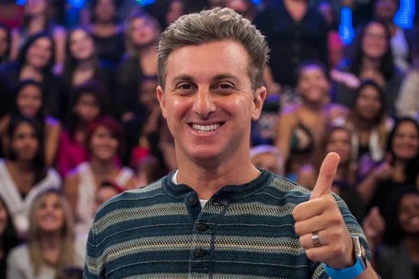 Huck pede doações para candidatos ligados a movimentos de renovação