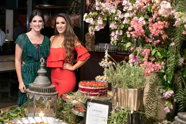 Camila e Rafaela Vilasboa lançam 4ª edição do guia VIP Noivas