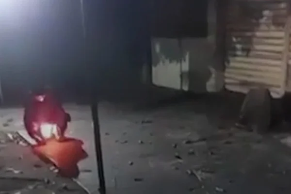 Imagem colorida de jovem que transmitiu crime em comunidade