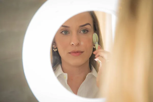 Qual a forma correta de passar seus produtos de skincare?