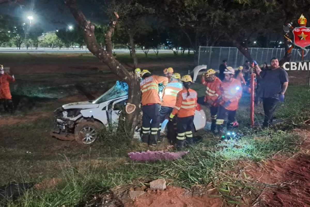 Homem morre em acidente na EPIG e duas crianças são feridas