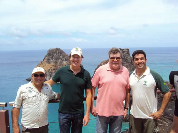 Sarney Filho usa avião da FAB e passa 5 dias em Noronha com a família