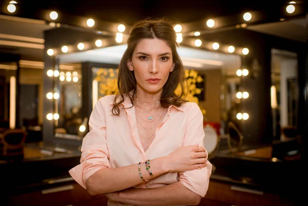 Aprenda a combinar colares e brincos com a stylist Maristella Amorim