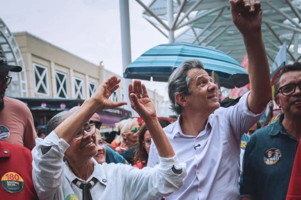 Fernando Haddad e Marina Silva durante caminhada em Osasco - Metrópoles